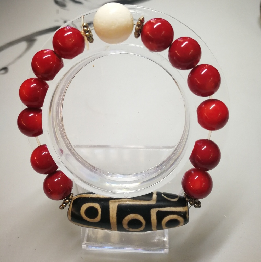 Dzi & coral beaded bracelet